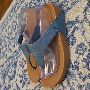 Fit flops sz 7 denim sandals